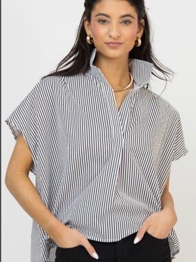 Rachel oversized Striped Short-Sleeve V-Neck Top in Black and White size small